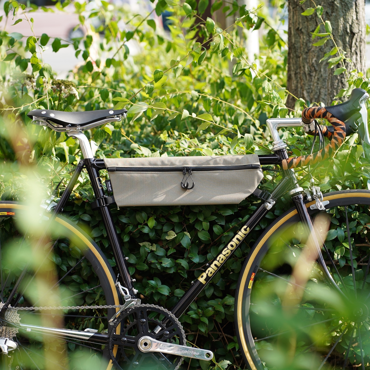 BLOG ビシッとヨレなく美しく。膝擦り知らずのスマートなフレーム