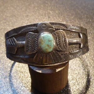 ナバホ サンダーバード&ターコイズ付 バングル