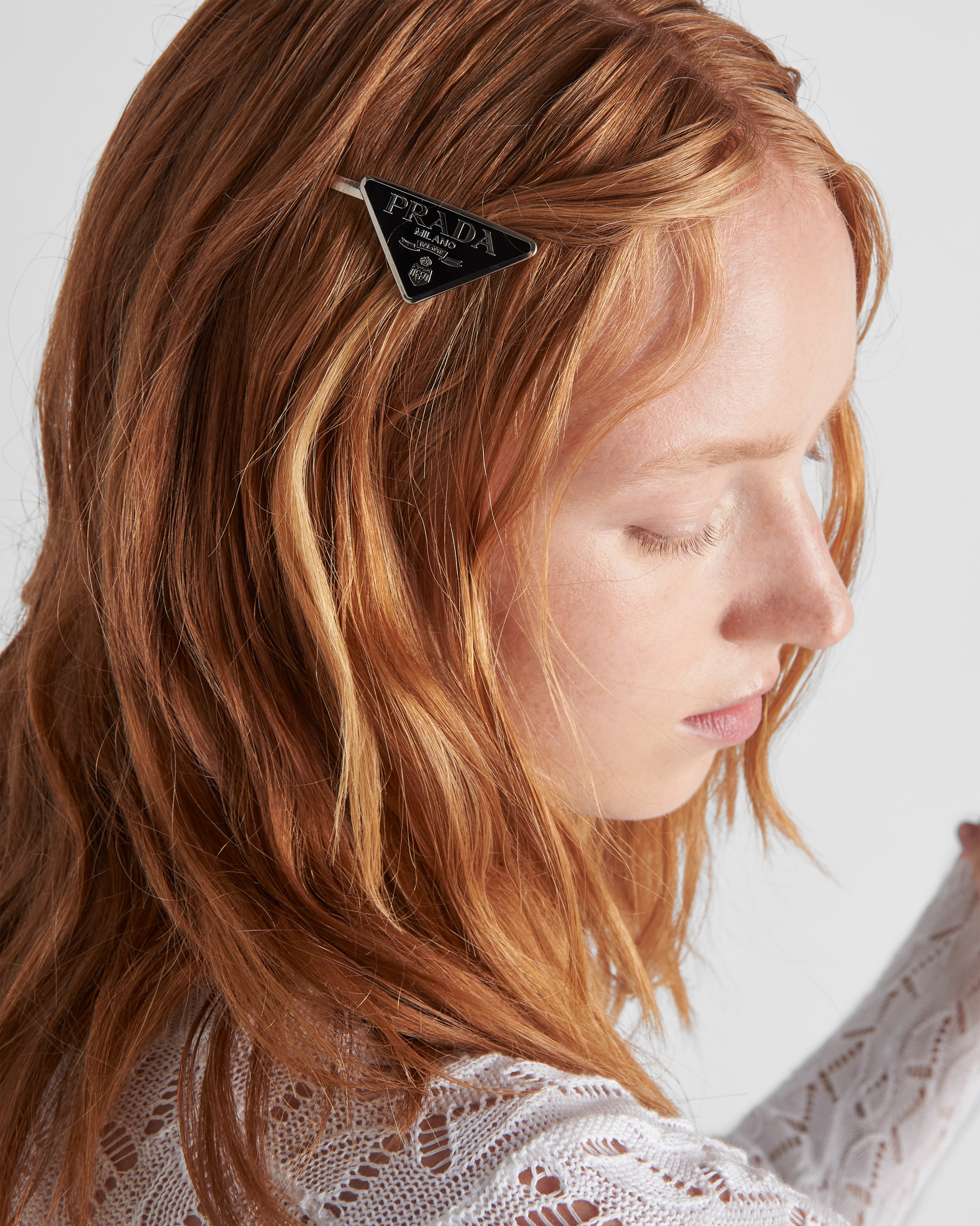 ブラック メタル ヘアピン | PRADA