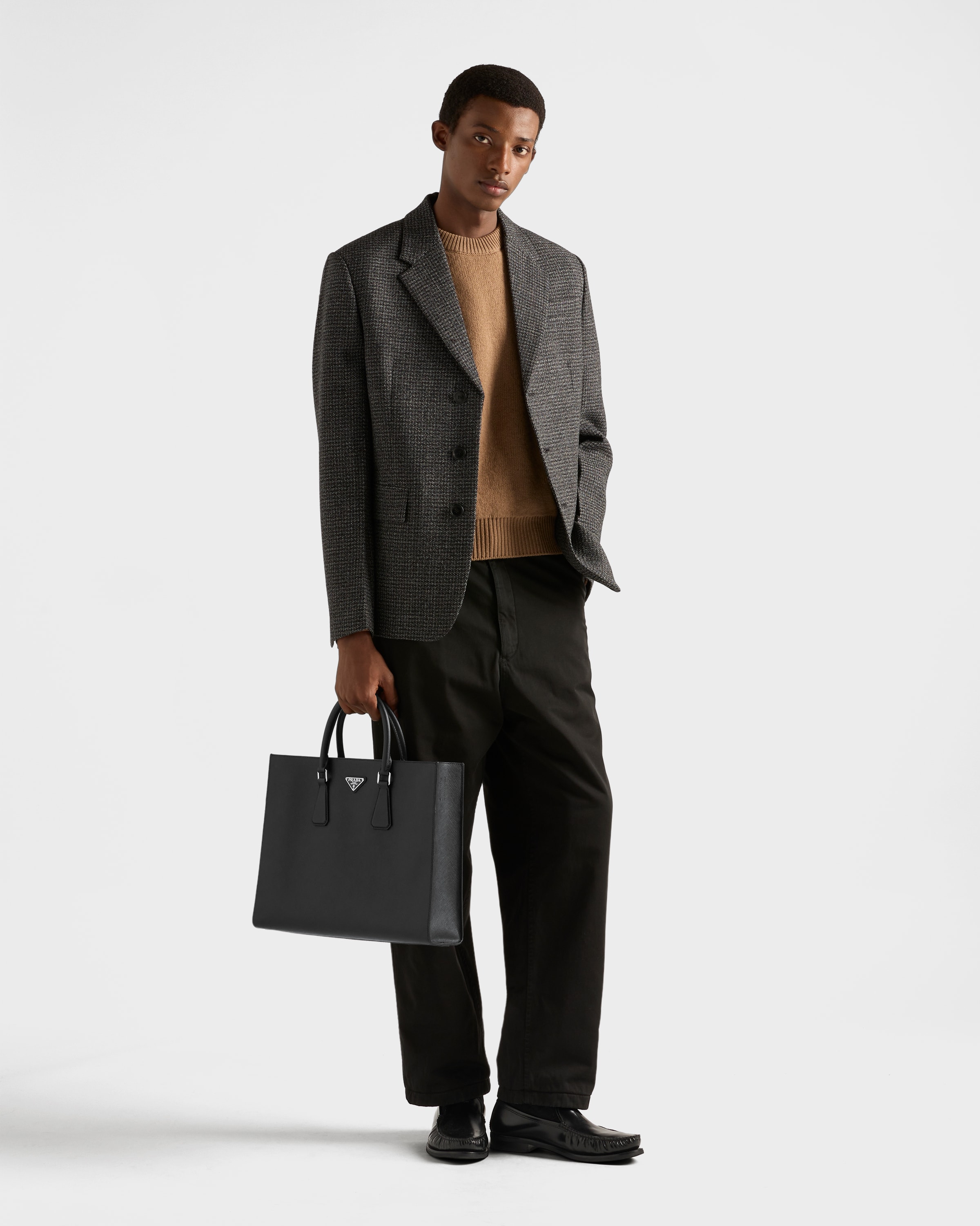 プラダ公式 メンズ】ナイロン＆レザー トートバッグ｜PRADA