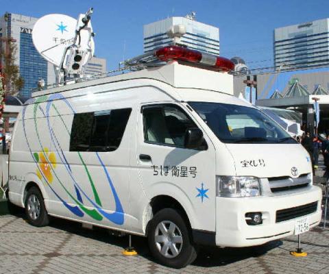 デ*イ様 1/150 民間通信衛星車 衛星通信システム 車載型衛星通信