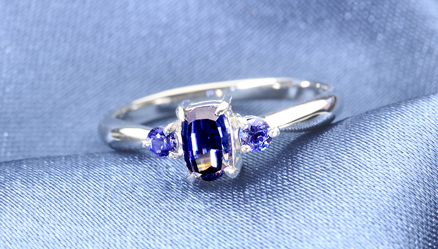 バイカラーベニトアイト約0.7ct ベニトアイト プラチナ リング(指輪