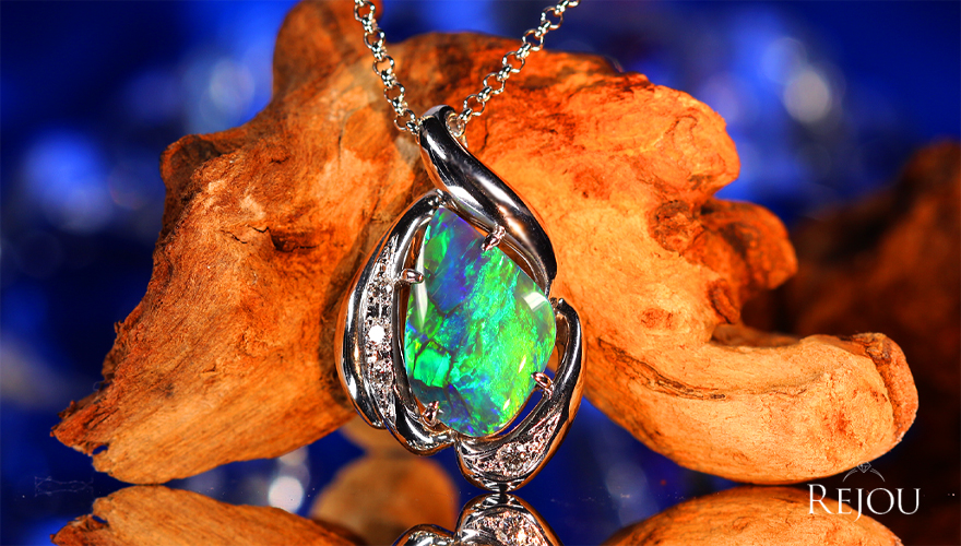 オーストラリアライニングリッジ産ブラックオパール 約3ct