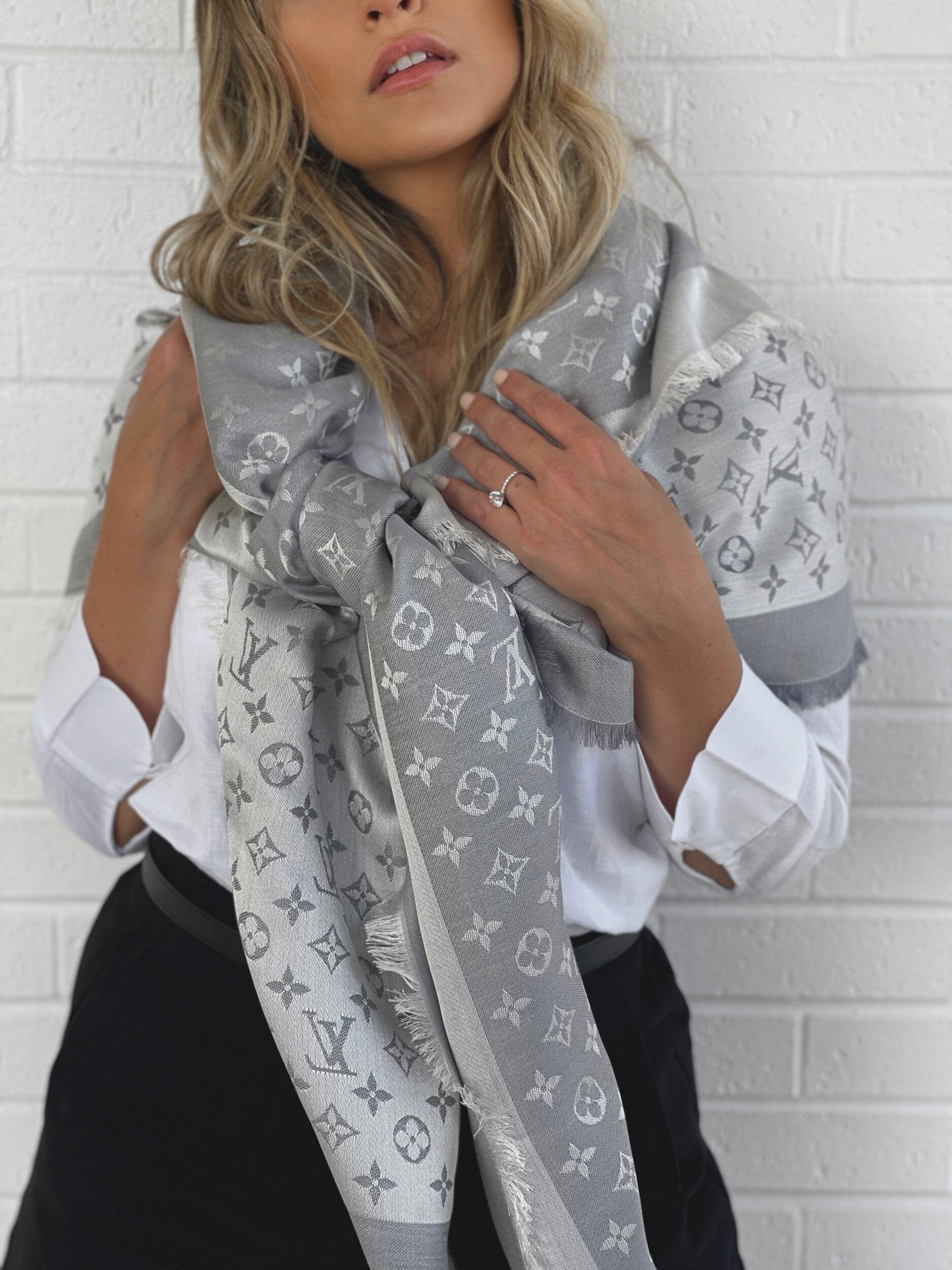 Louis Vuitton Monogram Shawl Pearl Grey (M70804) – REDELUXE
