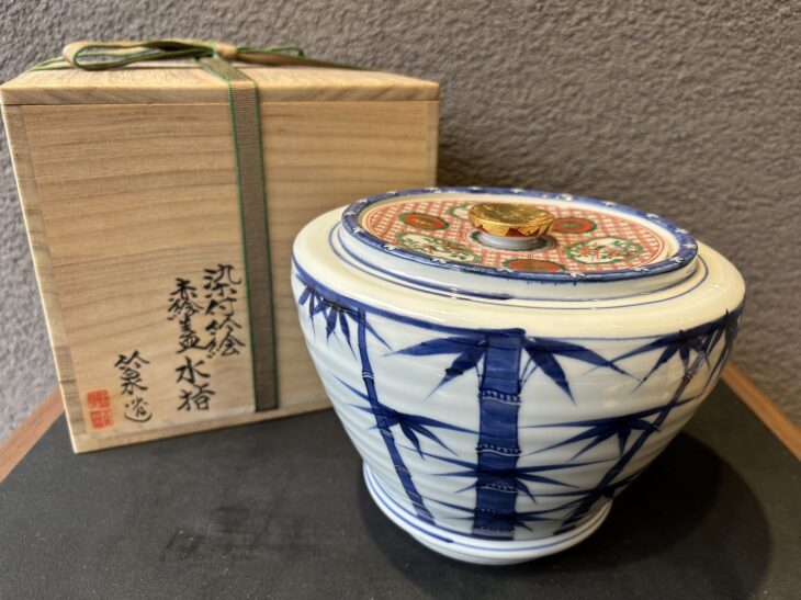 五代 三浦竹泉 『染付竹絵 赤絵蓋水指』 鵬雲斎書付 ｜骨董品買取 緑和堂