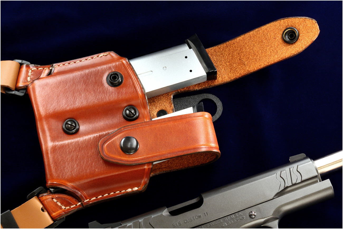 お待たせいたしました。米国直輸入”AKER”ホルスター再入荷です