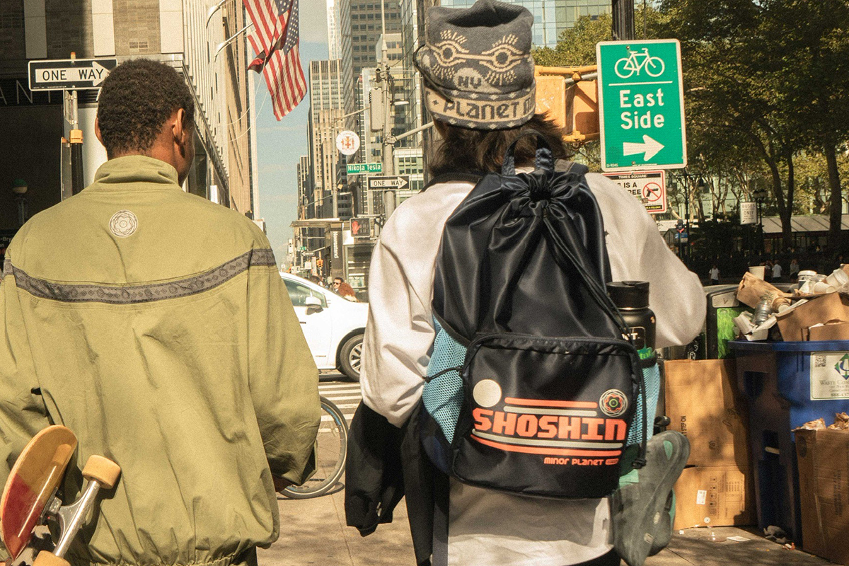 吉田カバン、ヨガマットを収納できるバッグ「Minor Planet New York