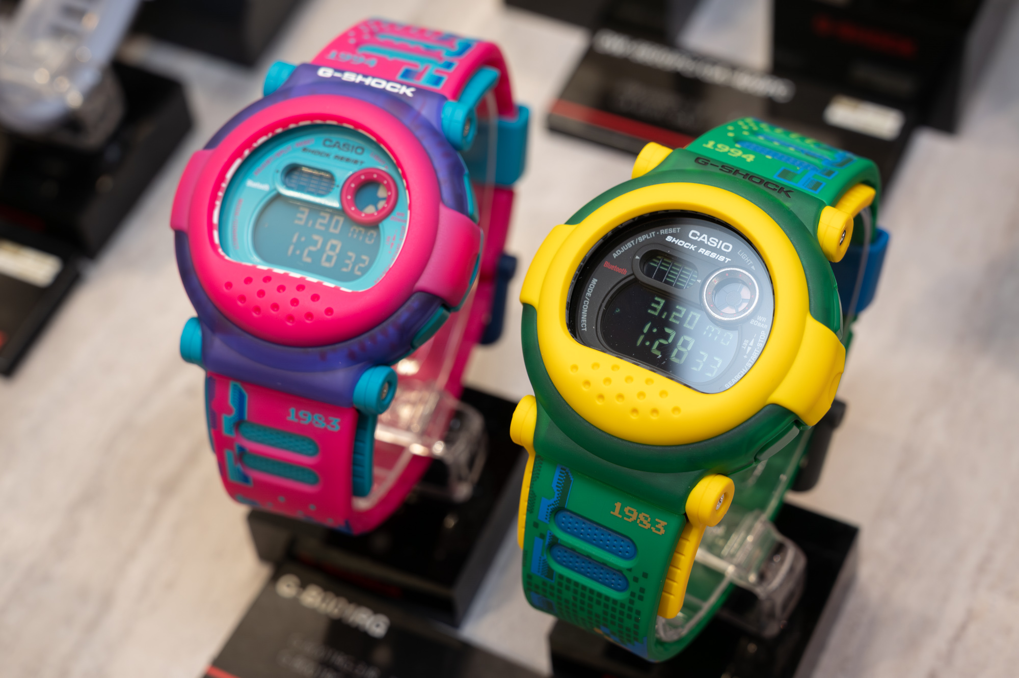 G-SHOCK、復刻“カプセルタフ”「G-B001」に派手めの新色 - Impress Watch