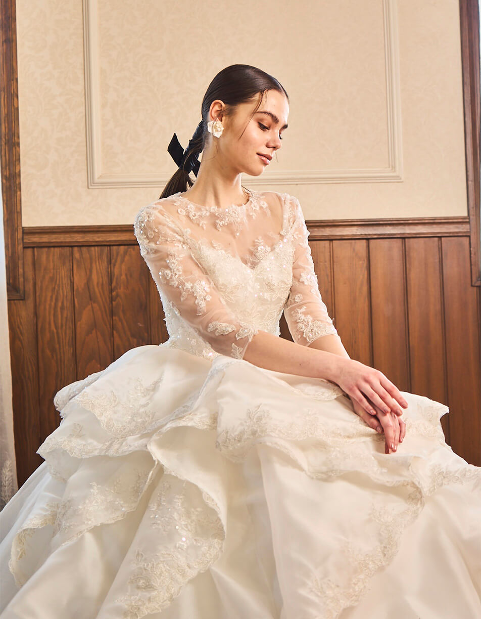 オリジナルドレスブランドResoll Royal｜自社ファクトリーの職人の手