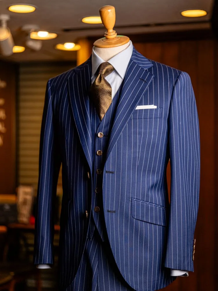 横浜テーラーナガサカネイビーストライプスーツ