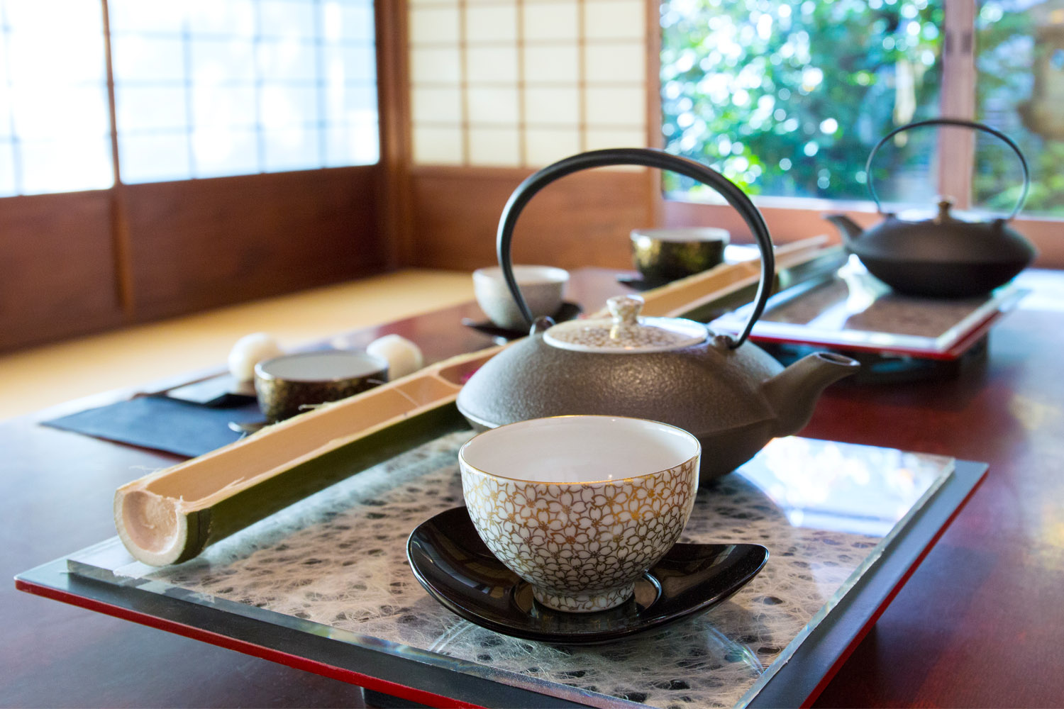鉄瓶急須・茶 金彩桜詰 小 | 西川貞三郎商店