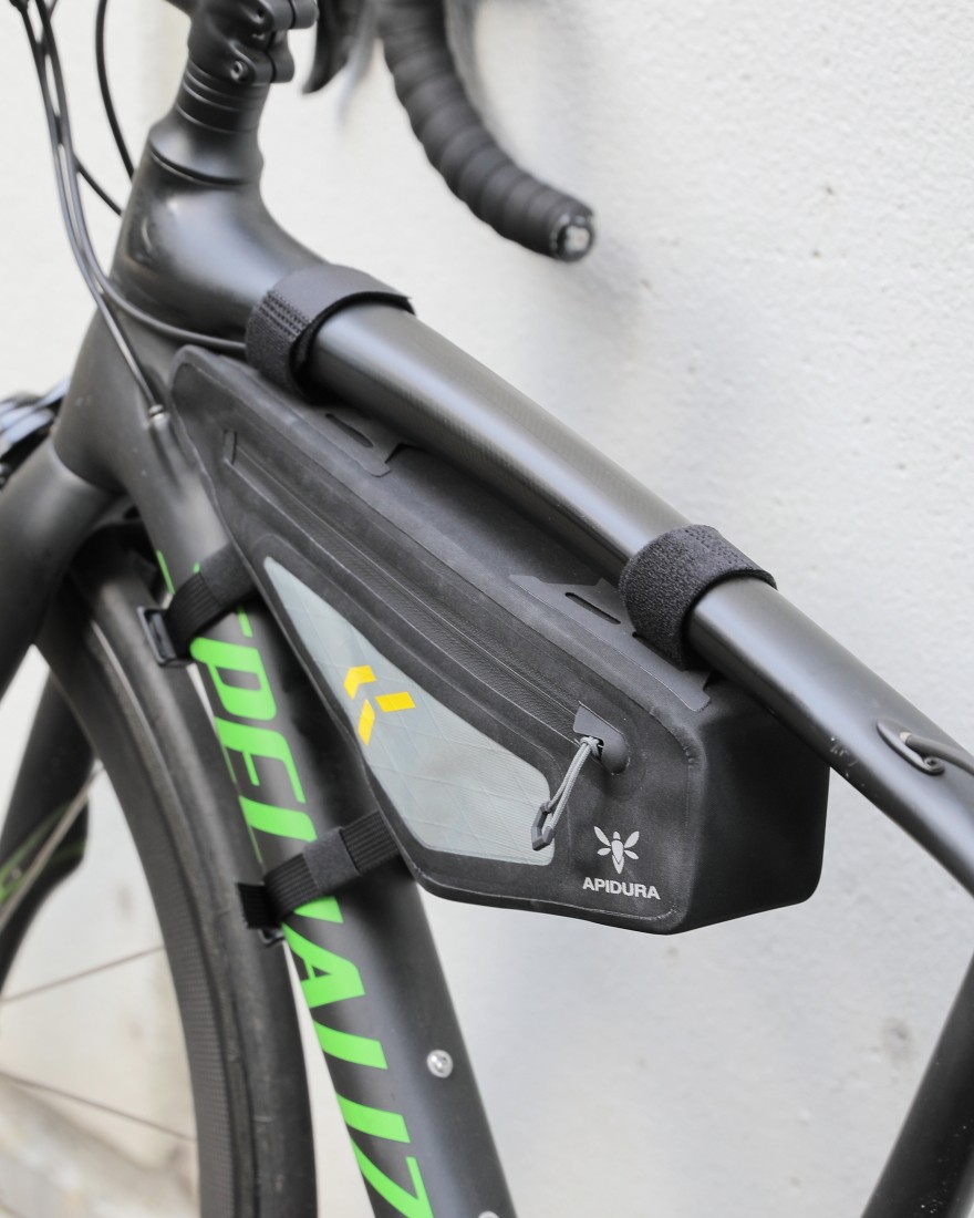 フレームバッグ 2L【BACKCOUNTRY FRAME PACK】｜APIDURA（アピデュラ