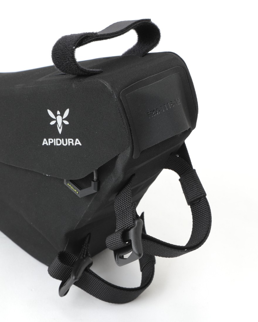 フレームバッグ【RACING FRAME PACK 2.4L】｜APIDURA（アピデュラ