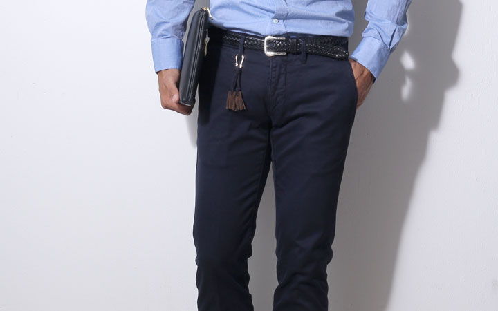 シックに決める。夏こそネイビーチノ。｜TOKYOlife