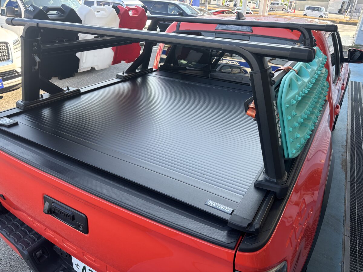YAKIMAベットラック装着タコマにRETRAXトノカバー取り付け！ | アメ車