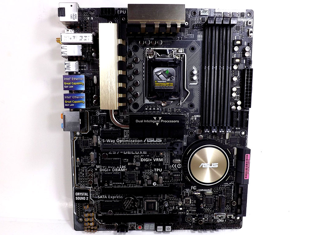 ASUS Z97-DELUXE NFC & WLC (Intel LGA 1150) Review - The Board