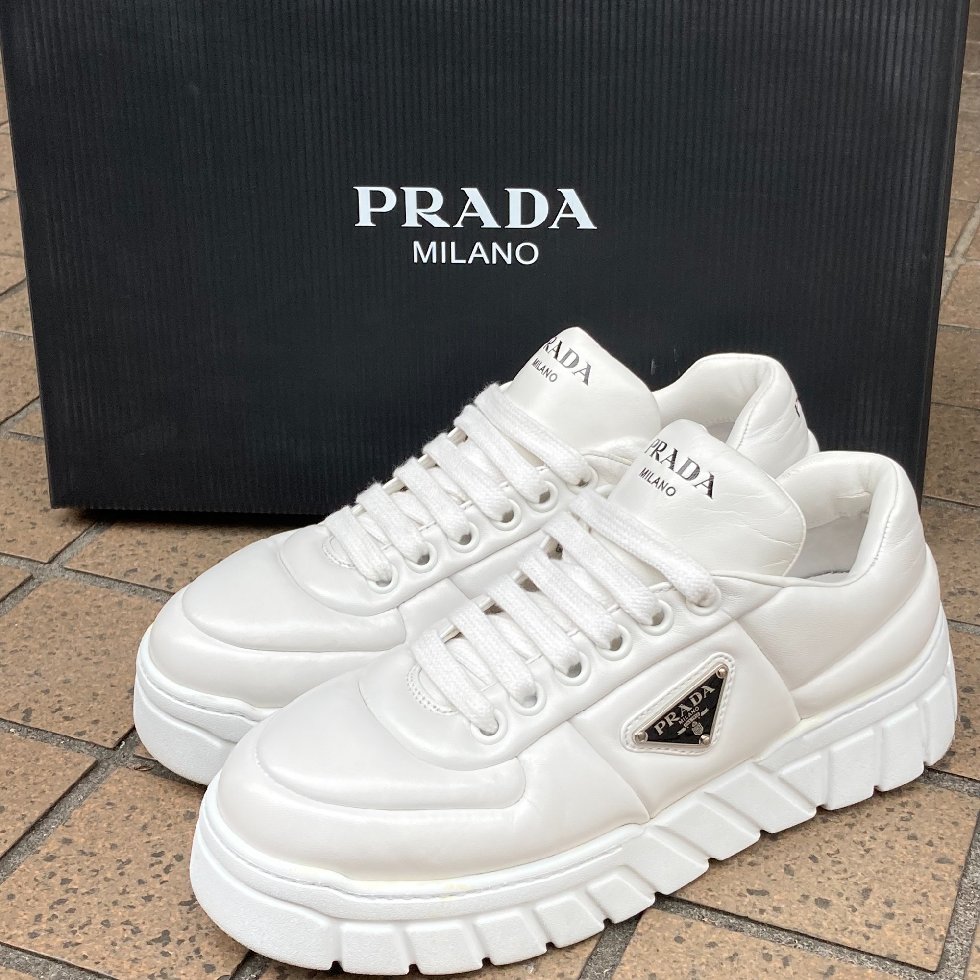 PRADA/ プラダ 】よりパデットレザー三角ロゴ厚底スニーカーが買取入荷