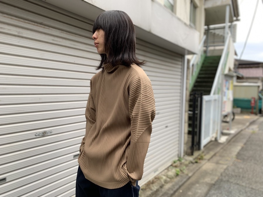 ISSEY MIYAKE プリーツ加工 ハイネック トップス イッセイミヤケ