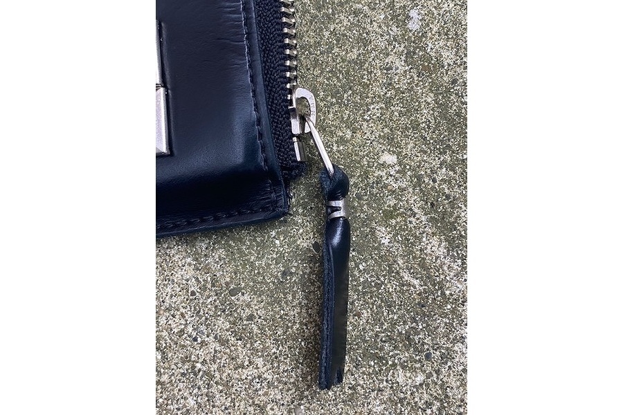 COMME des GARCONS/コムデギャルソン】のⅬ字スタッズウォレットをご