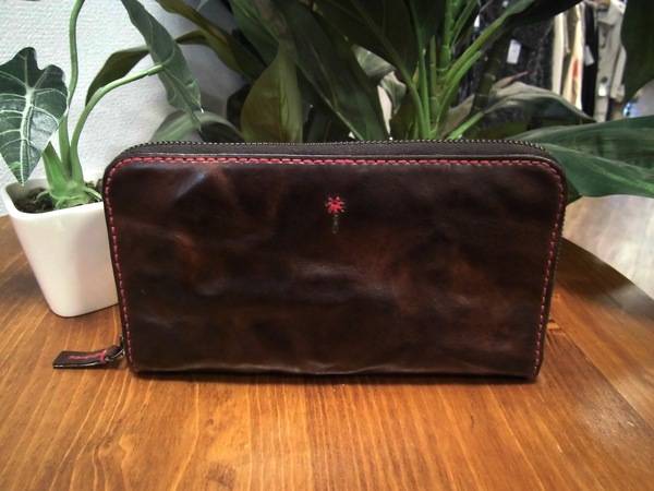 上質なレザーは手触りが違います。HENRY CUIR アンリークイール長財布