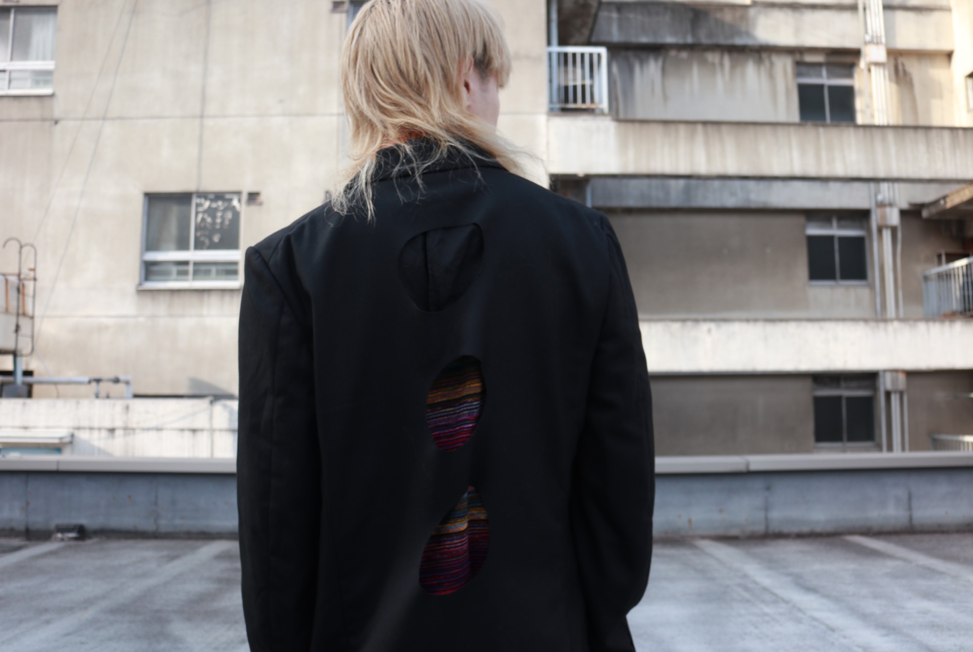 BLACK COMME des GARCONS/ブラックコムデギャルソン】穴あきデザイン