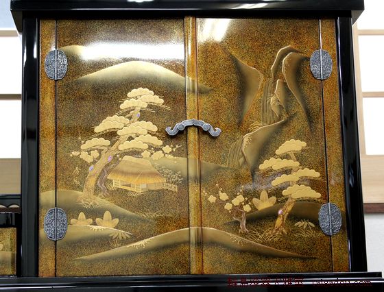 飾り棚 山水蒔絵 3,960,000円（税込） | 輪島塗の塗師屋 輪島漆器大雅