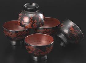 時代椀 絵替り漆絵シリーズは、先達の残した椀のデザインを復刻した