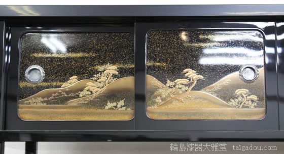飾り棚 山水蒔絵 12,100,000円（税込） | 輪島塗の塗師屋 輪島漆器大雅