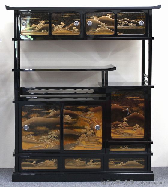 飾り棚 山水蒔絵 12,100,000円（税込） | 輪島塗の塗師屋 輪島漆器大雅