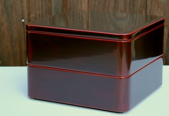 二段重箱（7寸隅丸型）溜呂色 308,000円（税込） | 輪島塗の塗師屋