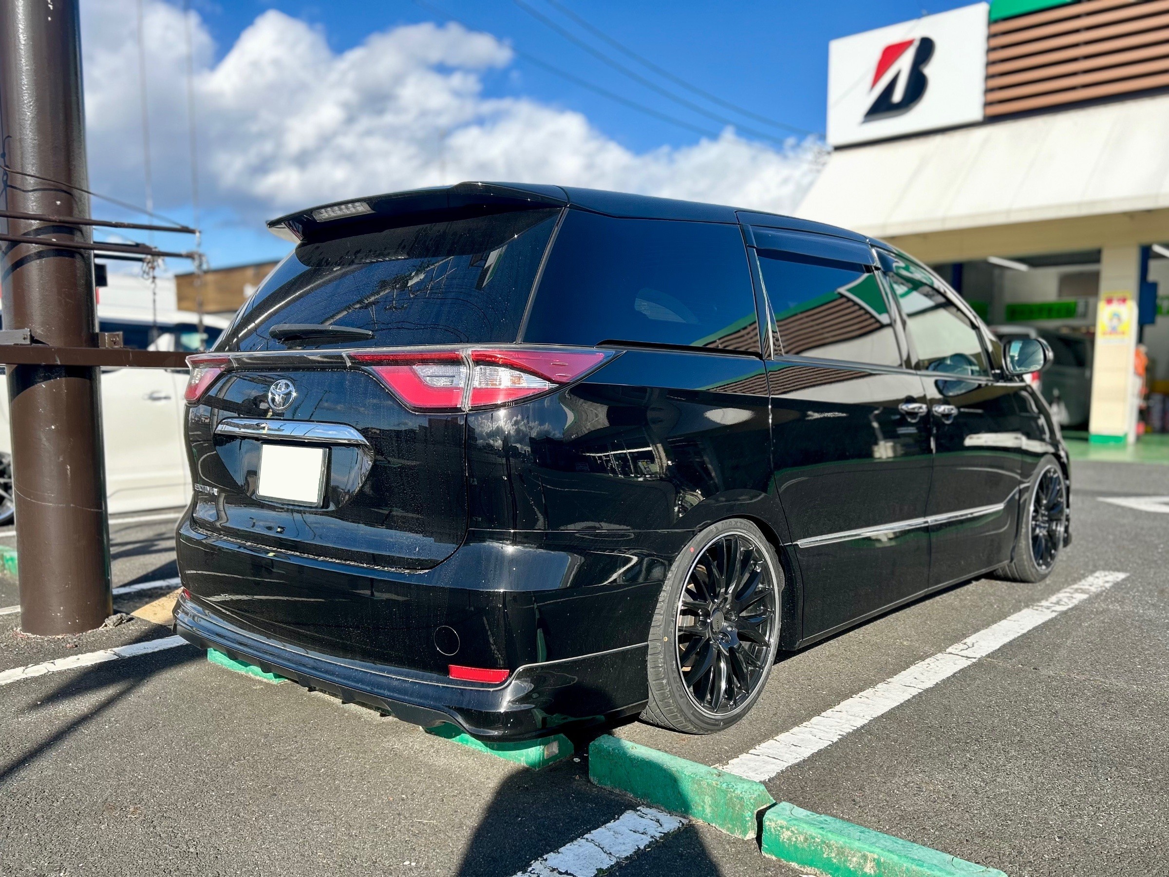 エスティマ TEIN車高調取付作業 | 店舗おススメ情報 | タイヤ館 那珂