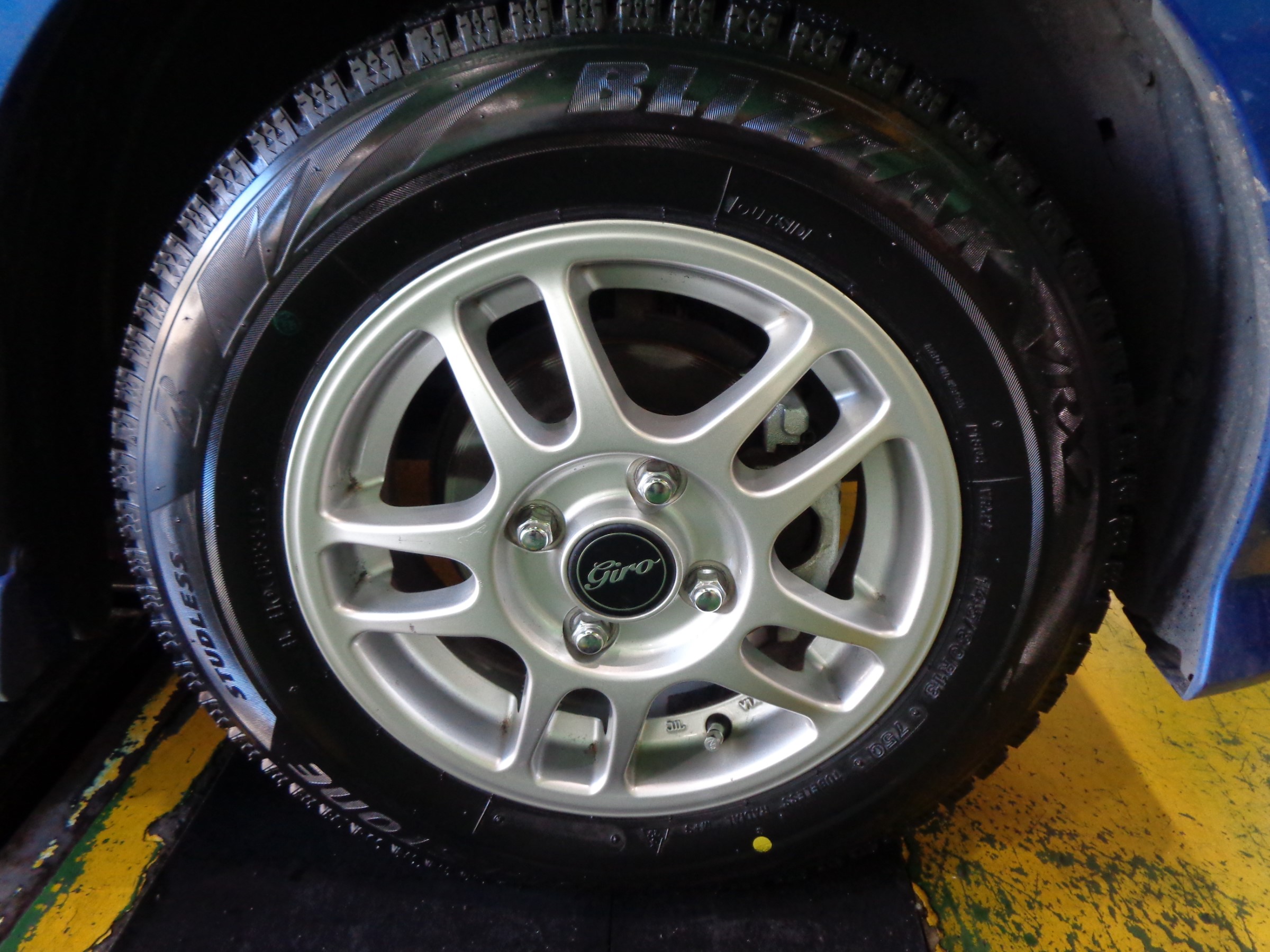 N-BOXカスタムのスタッドレスタイヤ交換 | 店舗おススメ情報 | タイヤ