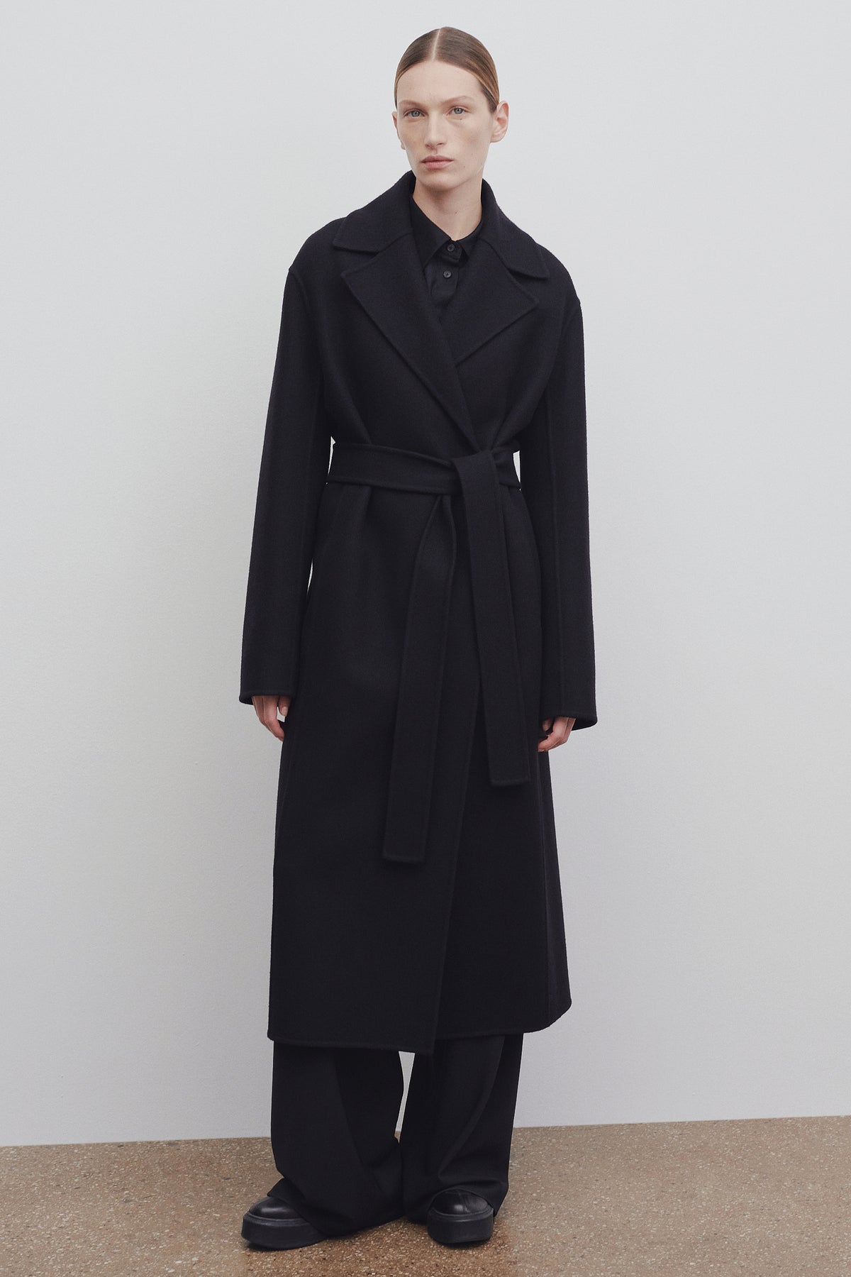 Malika Coat Black – The Row
