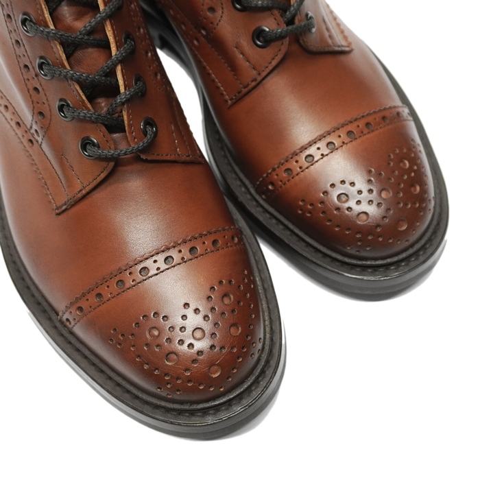 Tricker's（トリッカーズ）キャップトゥブローグブーツ（ダイナイト