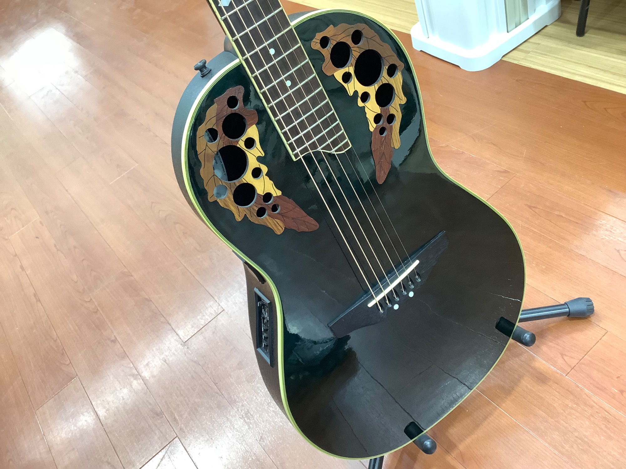 OVATION(オベーション)より「エレアコギター Celebrity CP741」が買取