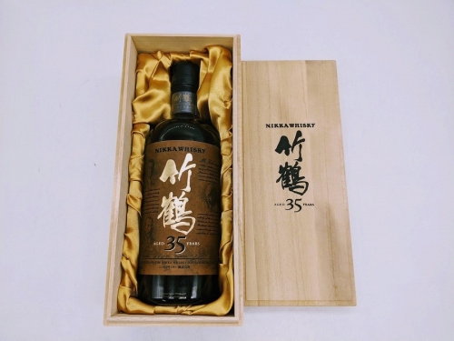 幻の逸品。 ウイスキー 竹鶴 35年 入荷しました！｜2021年10月03日