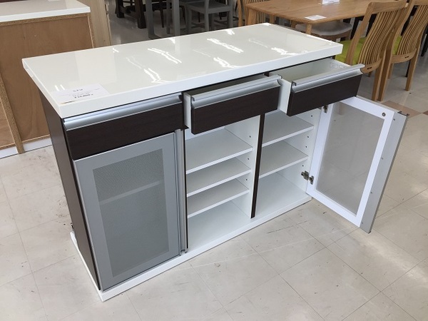 追加の収納にも♪ ニトリのバーカウンター モデナ120 入荷しました