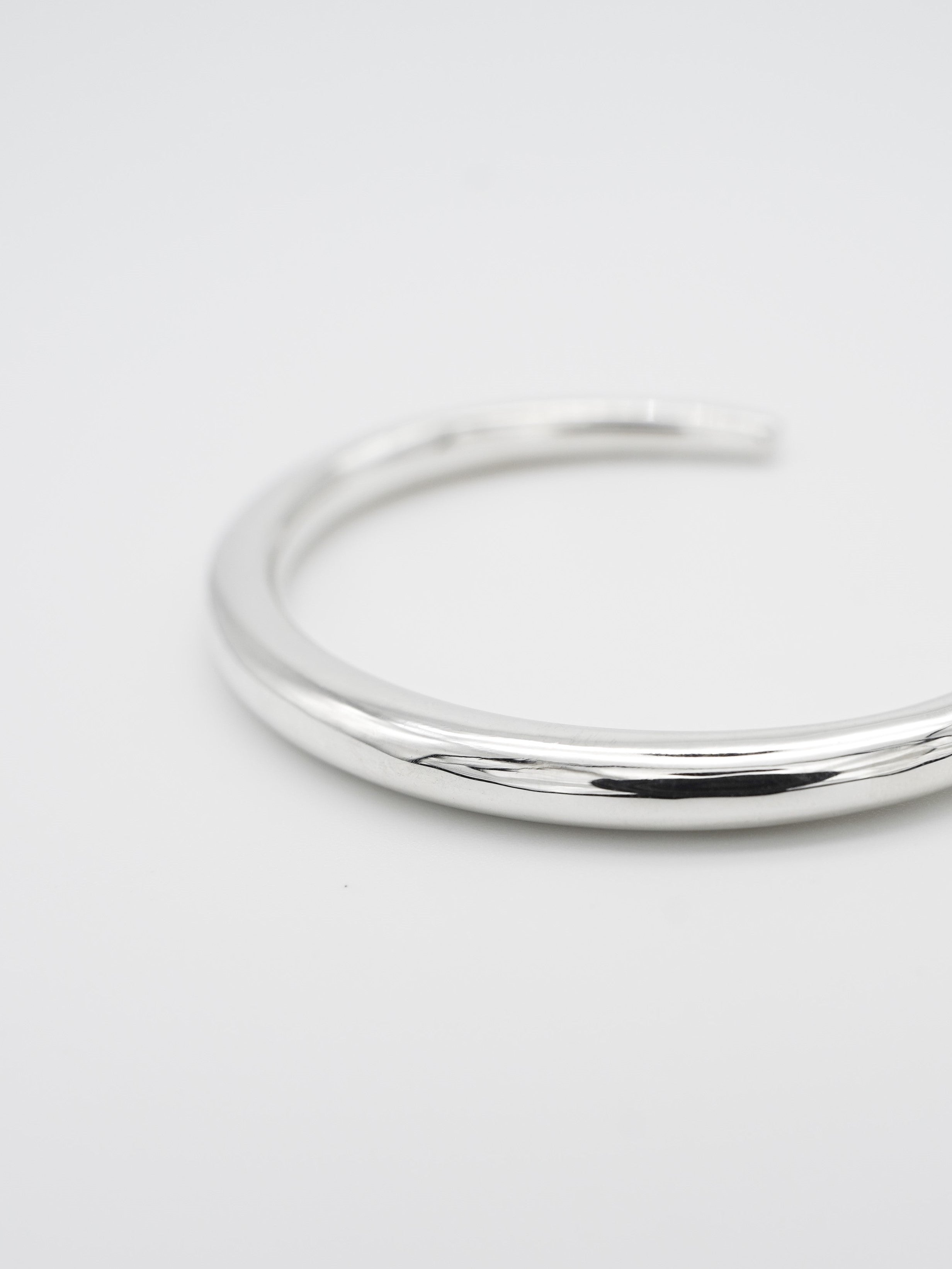 basic volume bangle silver – vebet jewelry