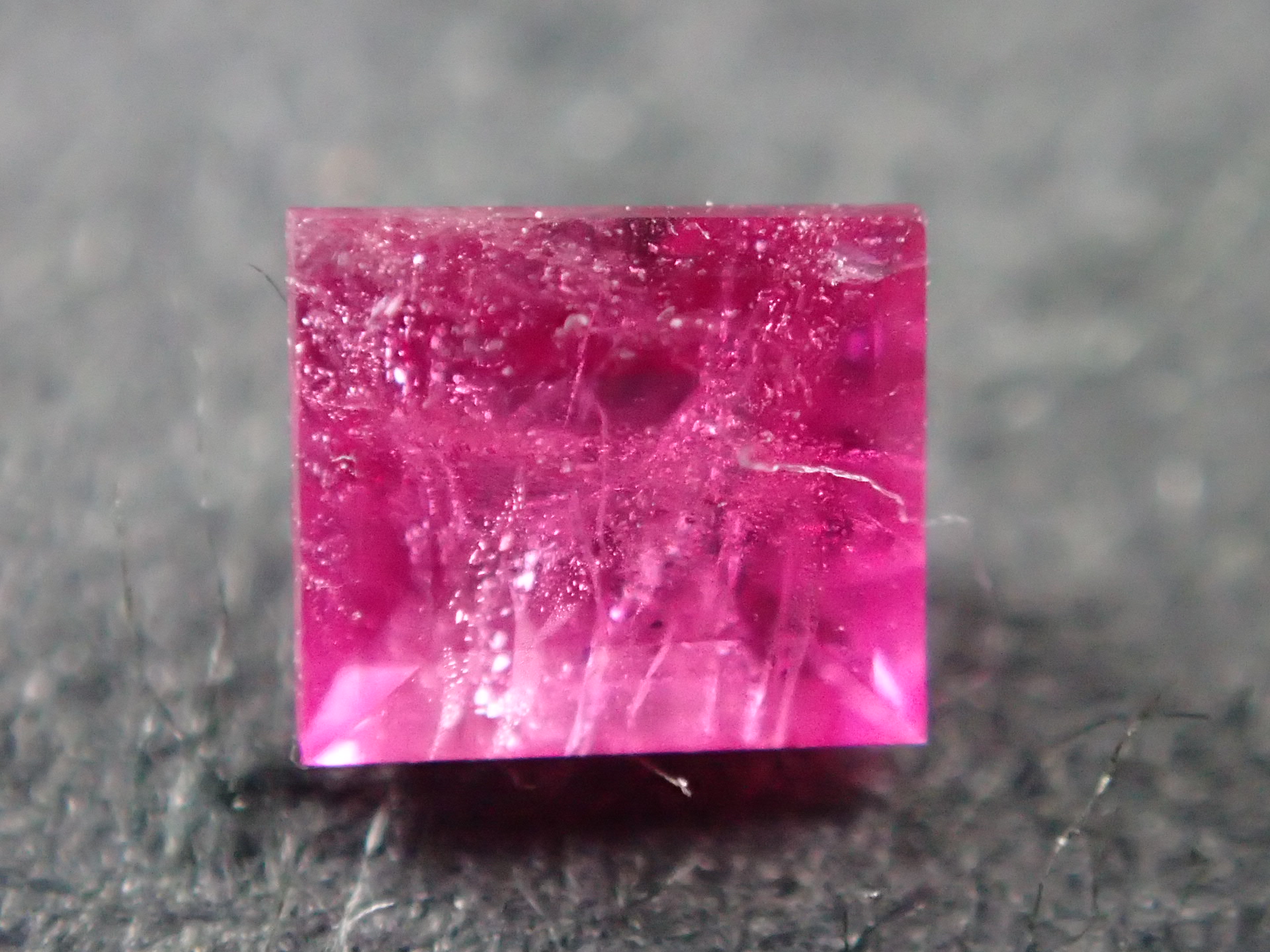 レッドベリル ｜石の販売専門店【vec stone club】