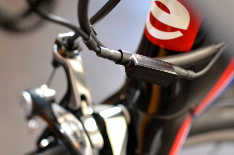 ユーザーにとって非常に魅力的な機能が満載のDi2とワイヤレスユニット