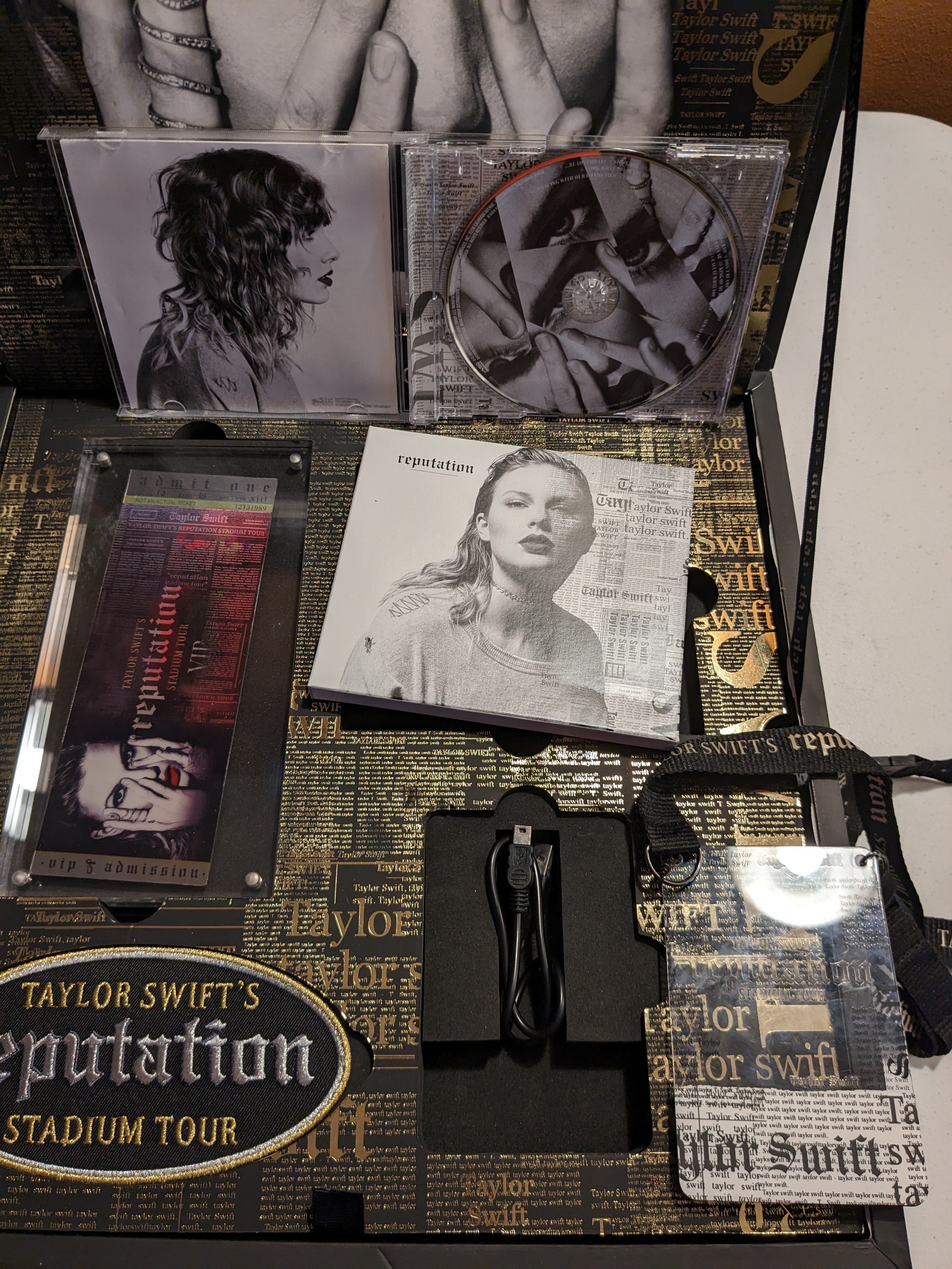 Taylor Swift - 'Reputation' CD VIP Tour Box – YoYo Media