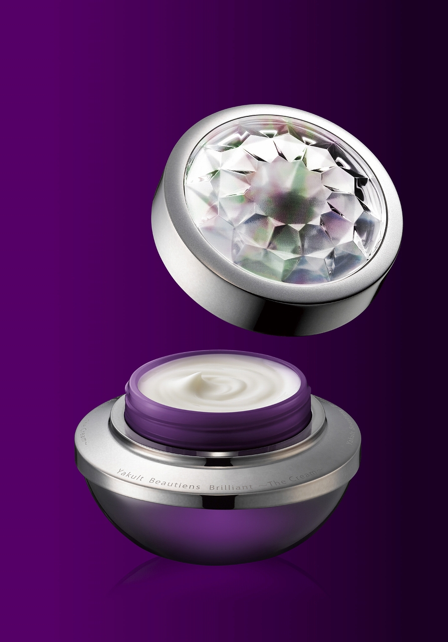 化粧品研究・開発技術を集大成した高機能クリーム「ヤクルト