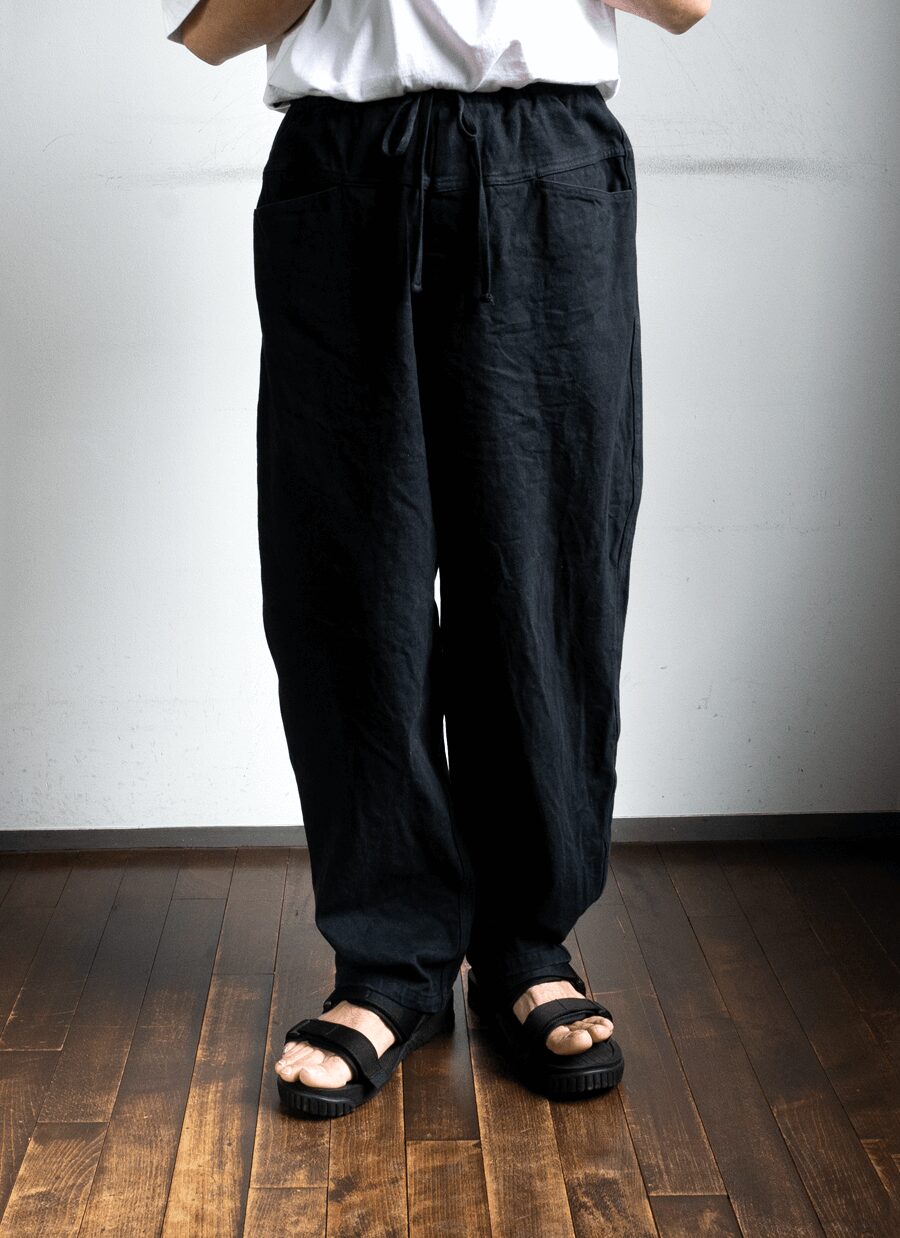 COMOLI ブラックドリル テーパードパンツ | 大阪心斎橋のメンズ洋服の