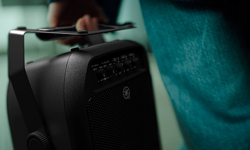 シリーズ最小サイズながらパワフルで明瞭な音響を実現 バッテリー内蔵