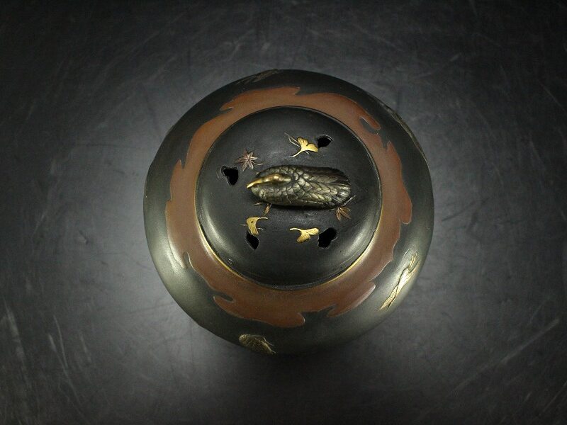 SOLD OUT 金銀象嵌 松鶴紋 三足 香炉 明治金工 在銘(L969) | 京都の