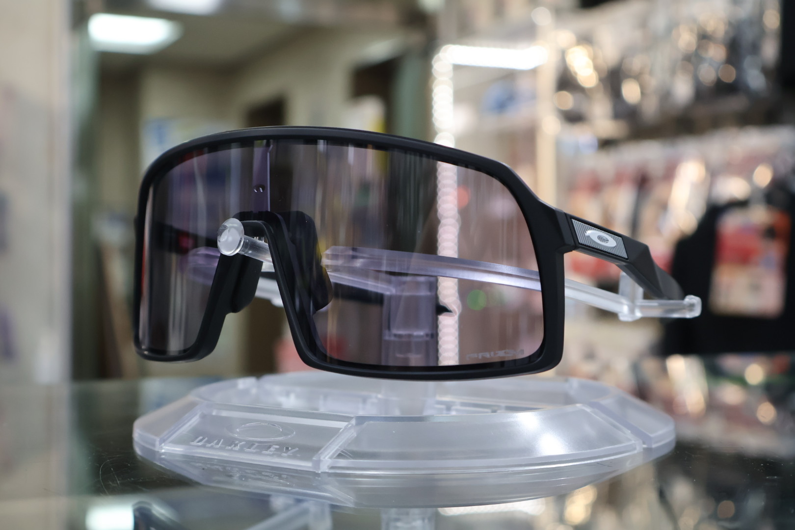 曇りの日でも使いやすいOAKLEY新色レンズ「PRIZM SLATE」搭載SUTRO入荷