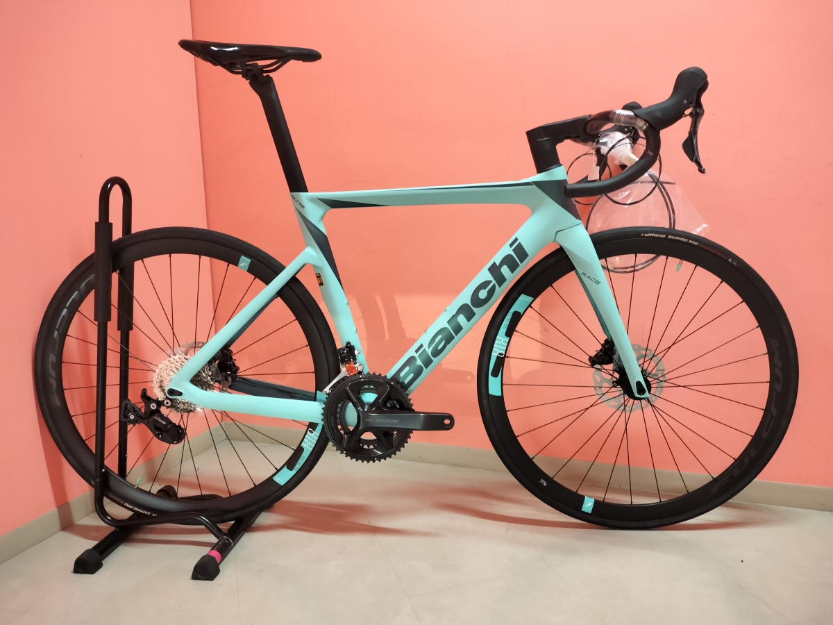 BIANCHI】質感の高いマットチェレステのエアロロード！ | 新宿で