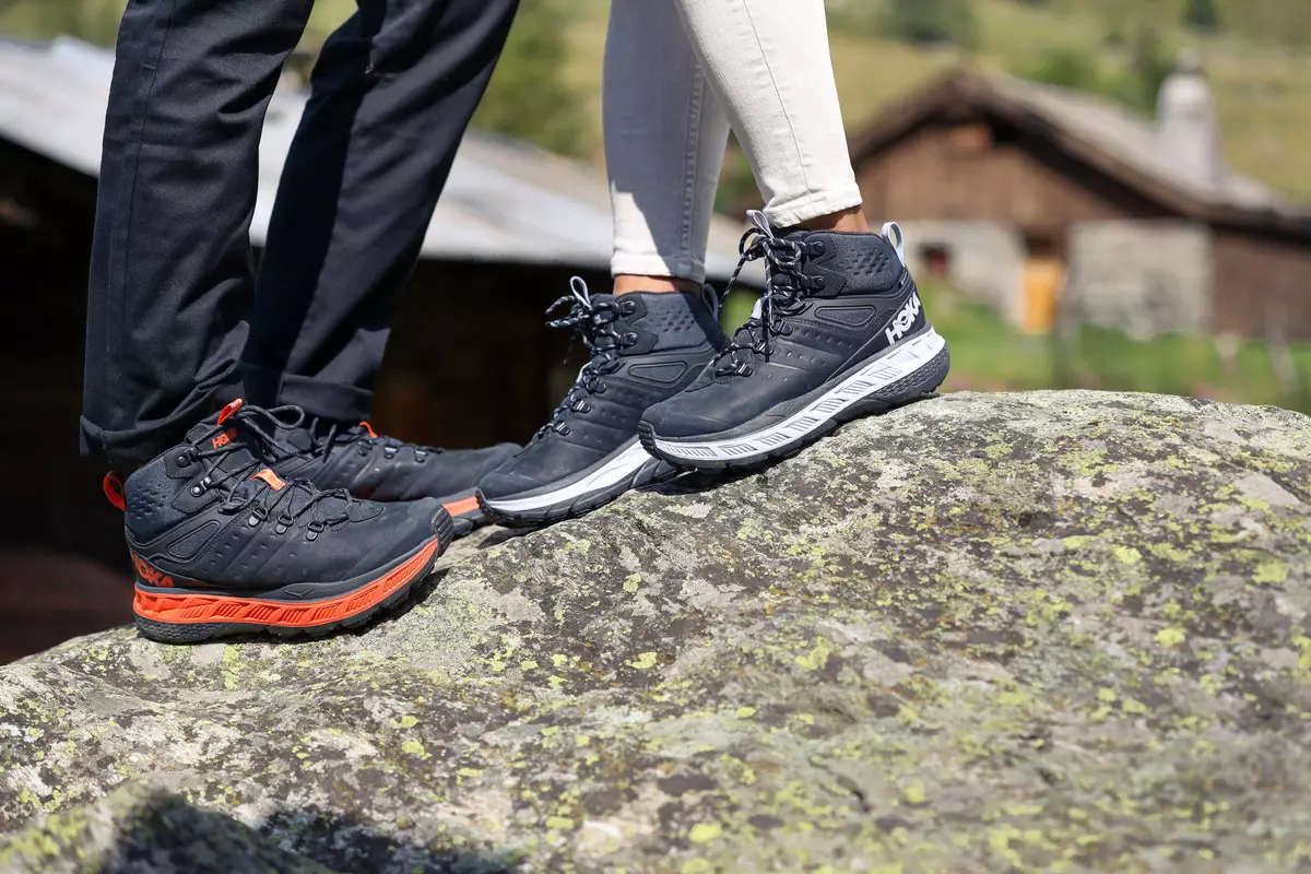 山道を走るパフォーマンスとライフシーンを融合したHOKA ONE ONE