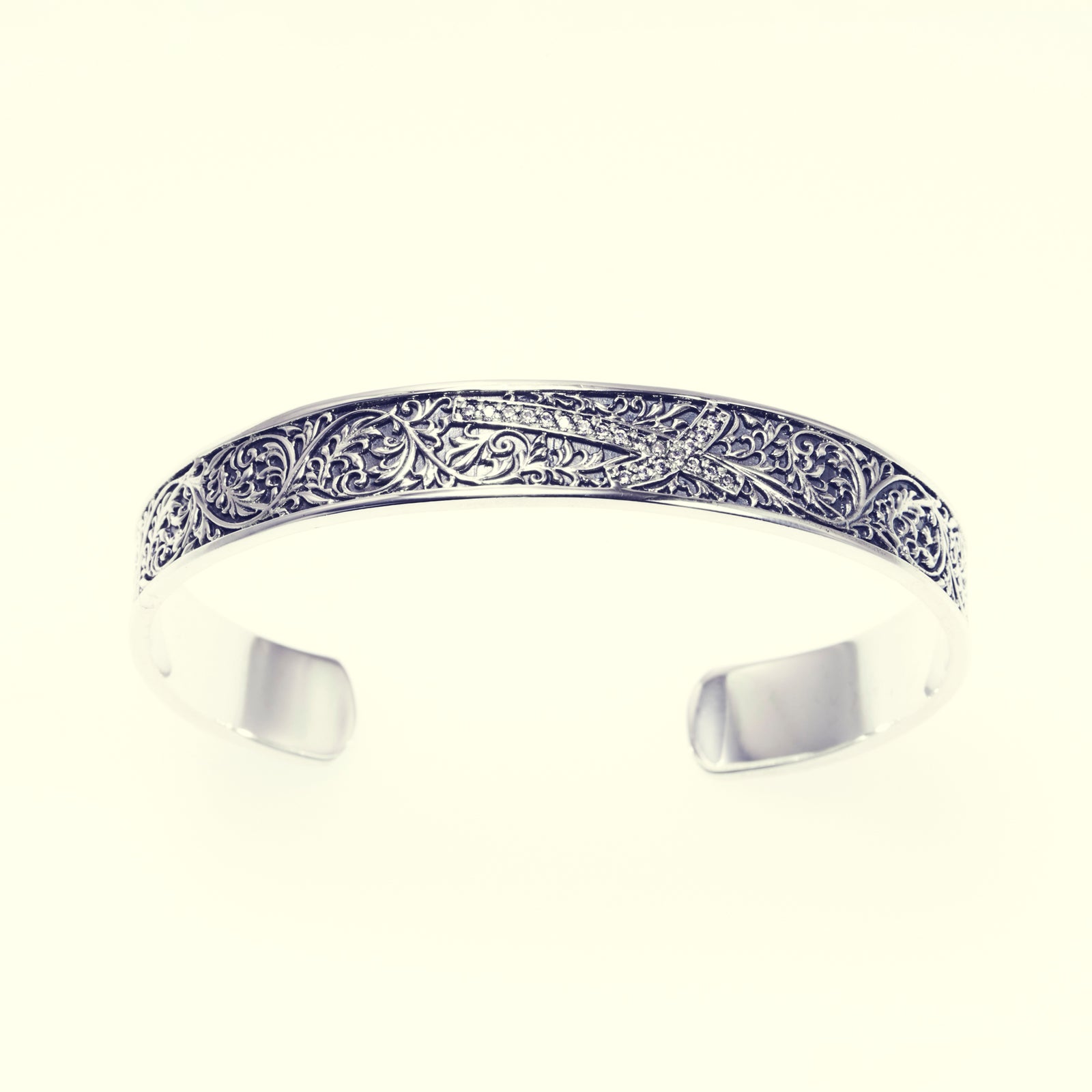SQ2048_Ivy_Cross_Bangle_01_Y_1