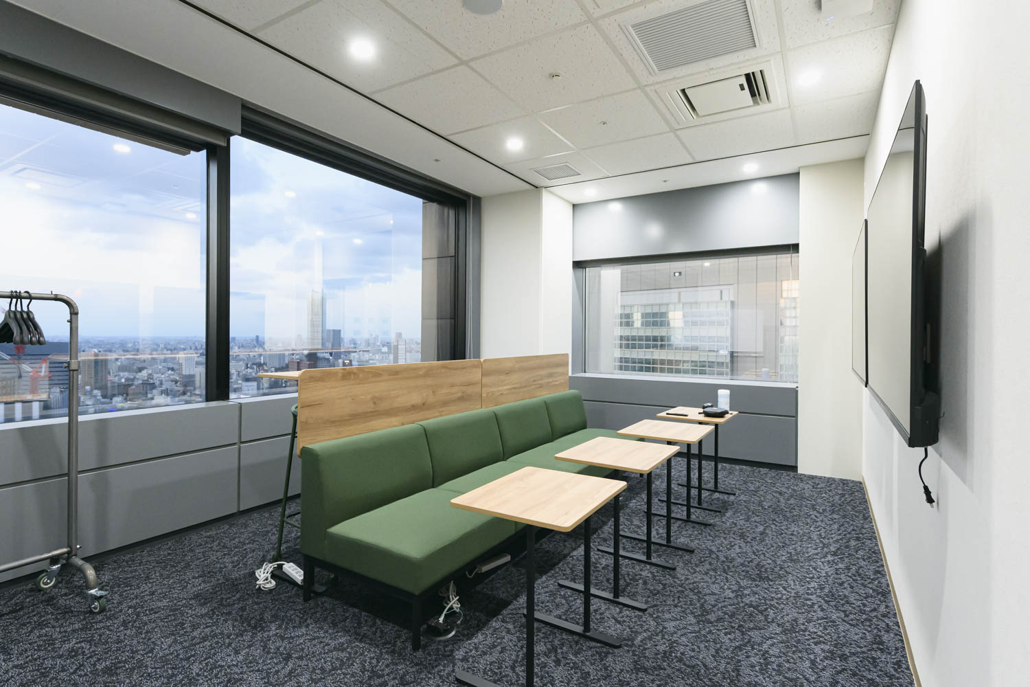 ZXY［ジザイ］新宿南口2 | サテライトオフィスサービス | テレワークに